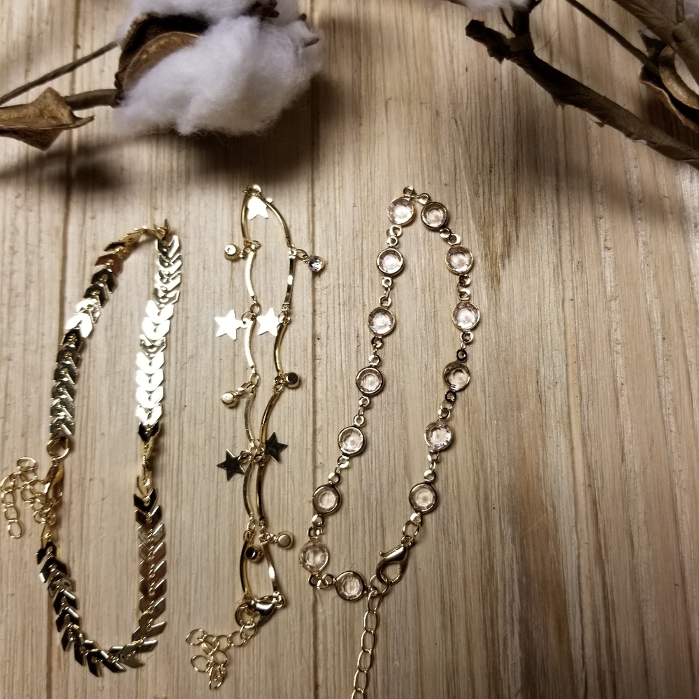 Gorgeous GOLD 3 piece anklet set - Picture 4 of 7